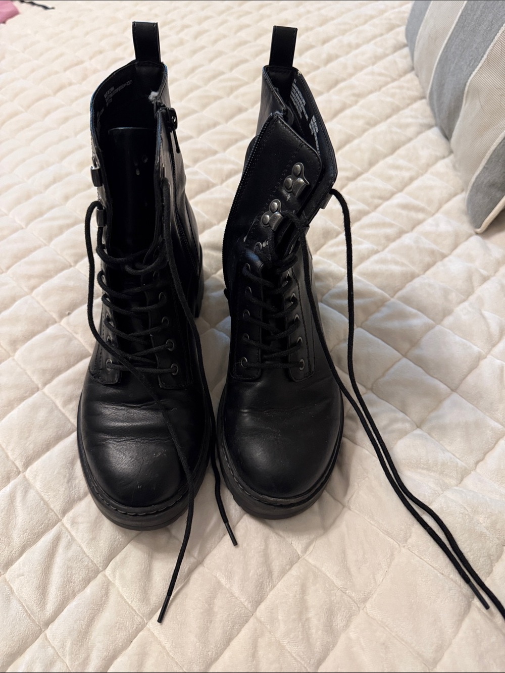 Source Unknown Black Lace-Up Combat Boots with Side Zipper